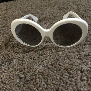 Versace sunglasses/white